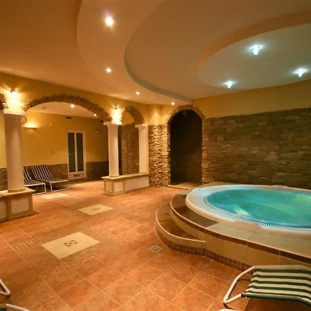 Garda Apartman7 شقة *